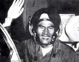 hero pham tuan shot down b52 stratofortress hình 1 hero pham tuan shot down b52 stratofortress hinh 1